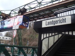 Schwebebahnhaltestelle Landgericht